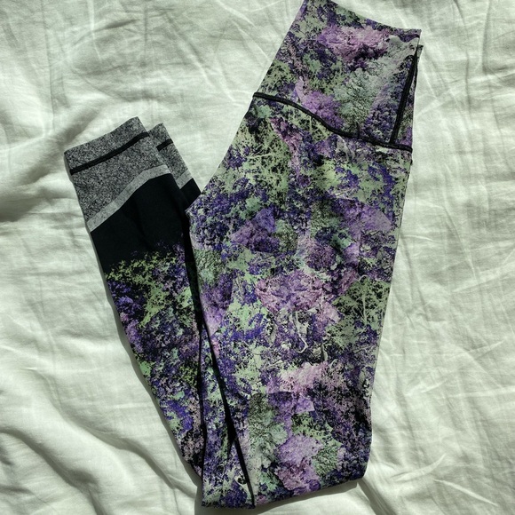 Purple and green printed lululemon leggings in like new condition! - Picture 1 of 5